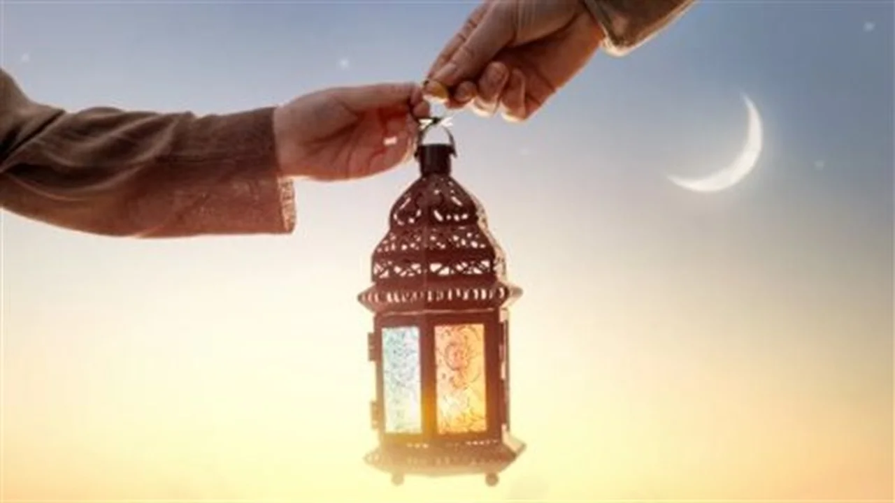 رؤية هلال رمضان.. أسباب غياب القمر عن سماء الرياض قبل سائر العواصم العربية